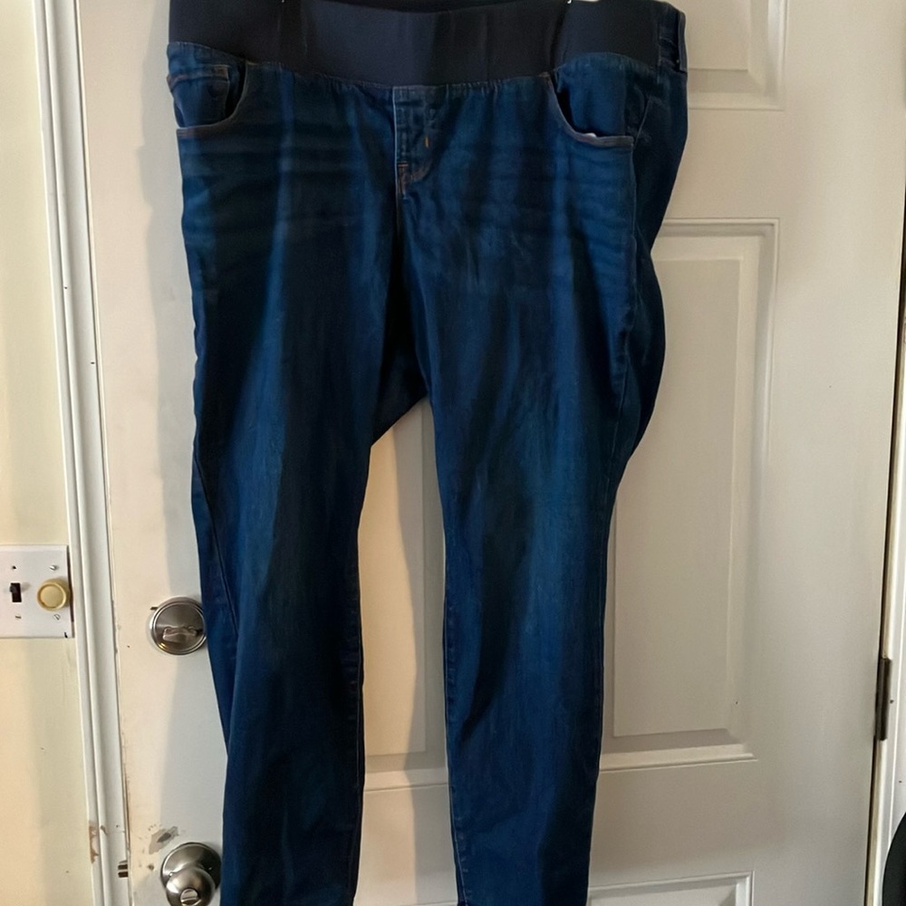 Old Navy maternity skinny jeans